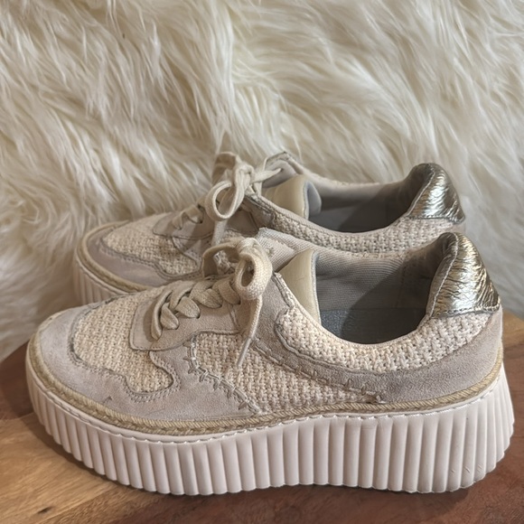 Dolce Vita Dandi Platform Sneaker - Picture 7 of 9
